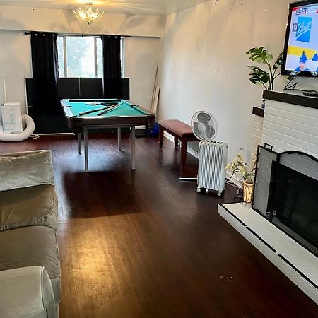 Vintage - 3 Bed House - North Surrey - Ping-Pong And Pool Table - Tv Cable Villa Eksteriør bilde