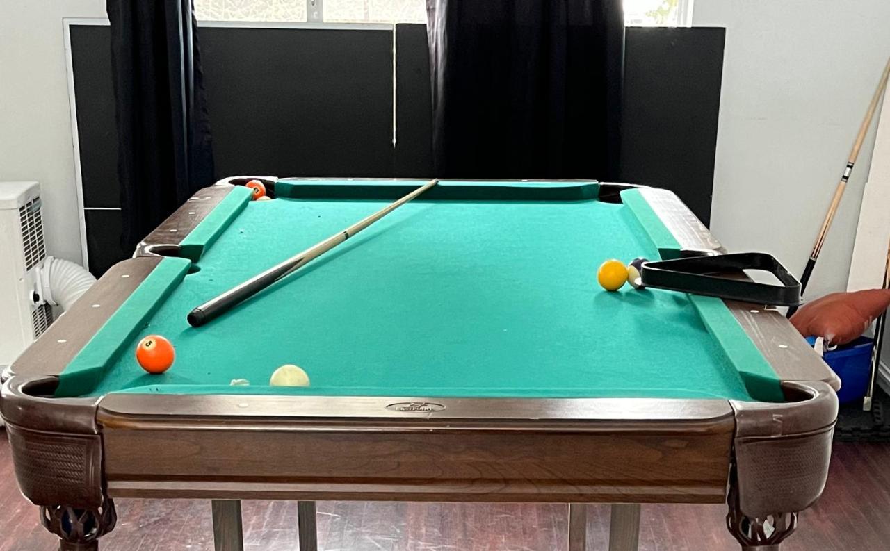 Vintage - 3 Bed House - North Surrey - Ping-Pong And Pool Table - Tv Cable Villa Eksteriør bilde