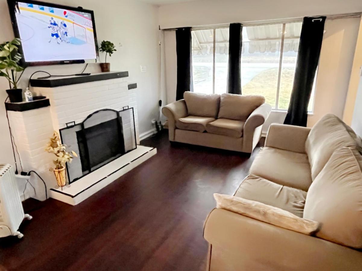 Vintage - 3 Bed House - North Surrey - Ping-Pong And Pool Table - Tv Cable Villa Eksteriør bilde